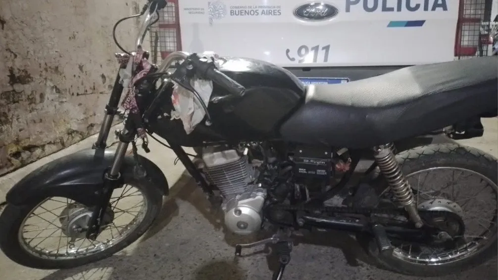 Por unas amenazas allanaron un domicilio y encontraron una moto robada